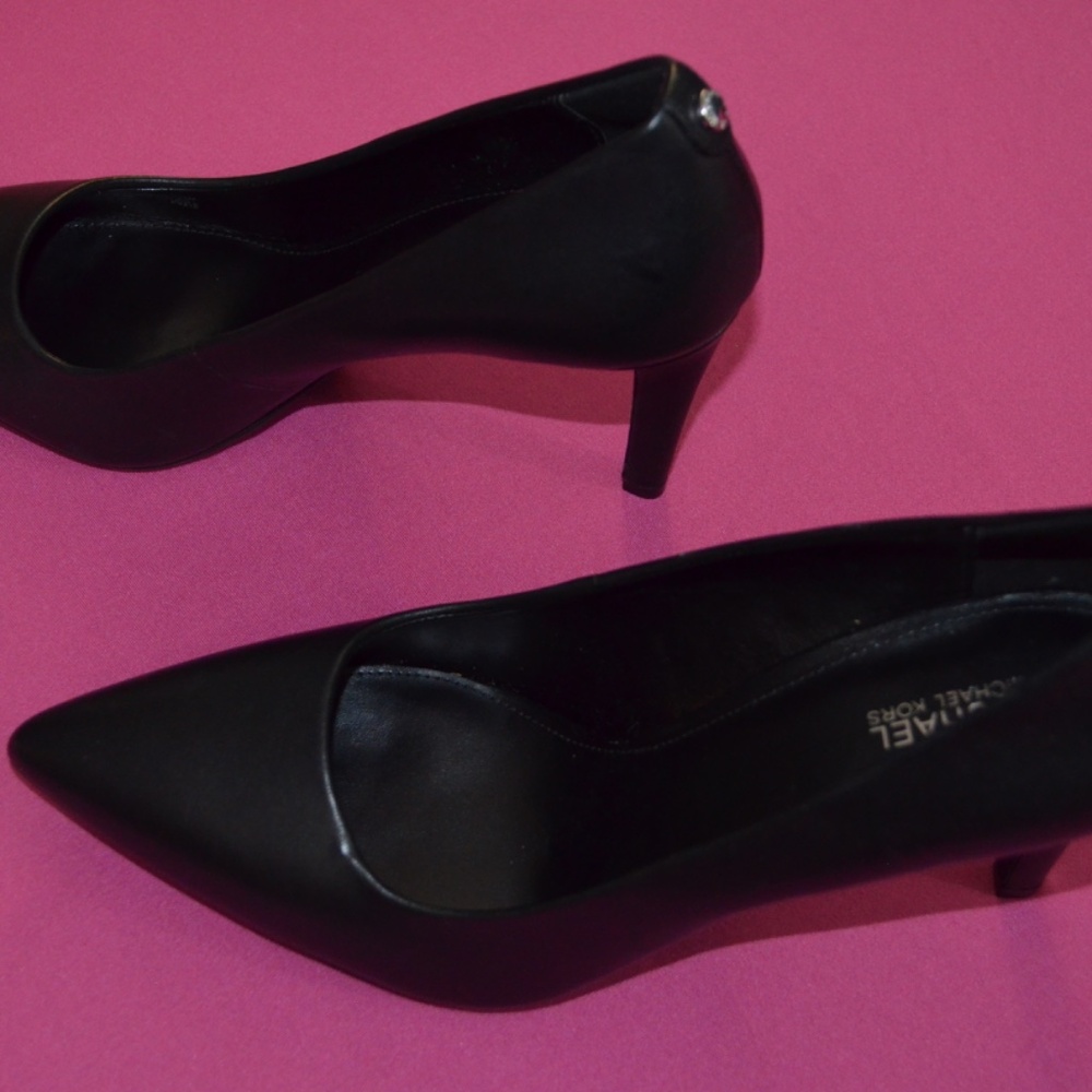 Michael Kors New Dorthy Flex Leather Pump - Picture 4 of 14